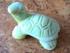 Edelsteingravuren - Schildkröte - Jaspis "Zitronenfarben"
