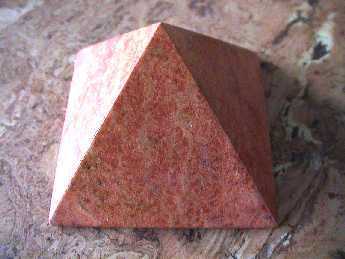 Pyramide - Jaspis "Rotbraun"