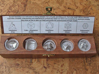 Set aus 5 Platonischen Körpern aus Bergkristall