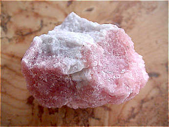 Mineralien - Petalit "Rosa" in Orthoklas