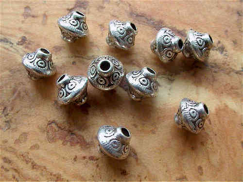 Tibetische Perlen - "Doppelkegel 7mm, Antik-Silber"
